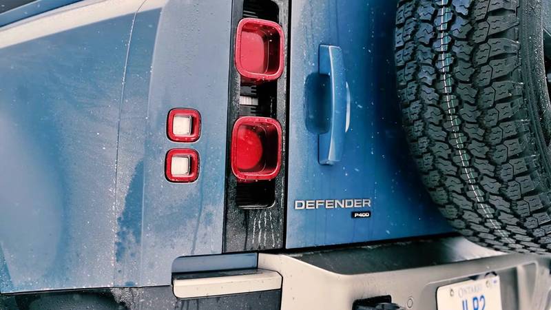 Tug Of War: Ford Bronco Badlands vs Land Rover Defender - image 1042636